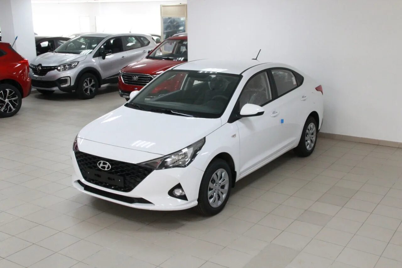 6 автомат. Автосалон солярис. Новый hyundai solaris. Hyundai solaris uzbekistan. Hyundai solaris 2016 года.