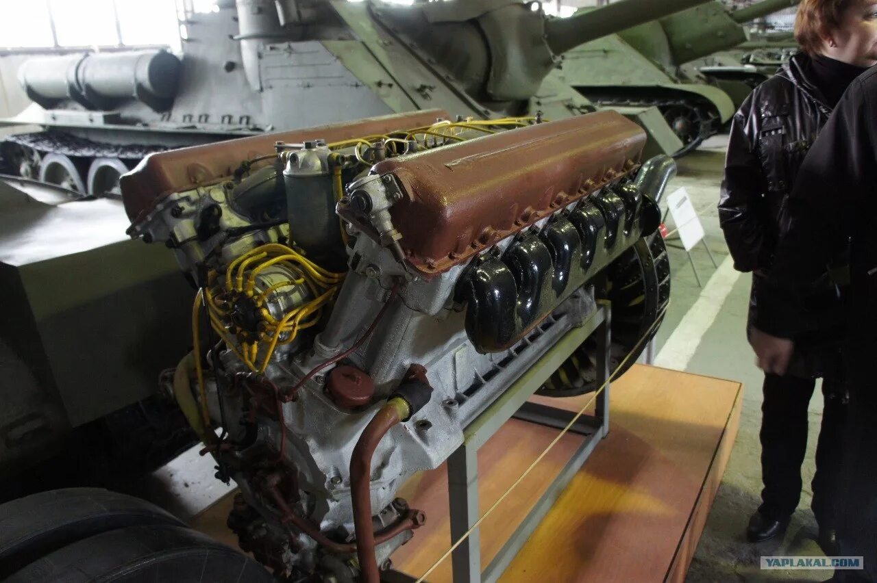 Двигатель танка т-34. Двигатель танка т 34 85. Т 34 какой двигатель. Двигатель танка т-34. Мотор танка т-34.