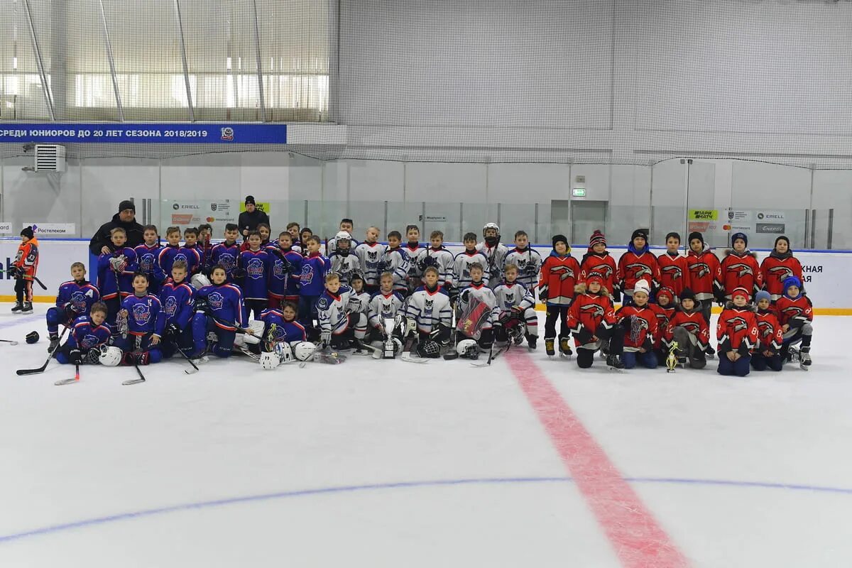 Олимпиец 2010 сургут. Цска металлург финал кубка гагарина 2022. Хк авангард. Олимпиец 2010. Вся команда авангард 2022 по именам.