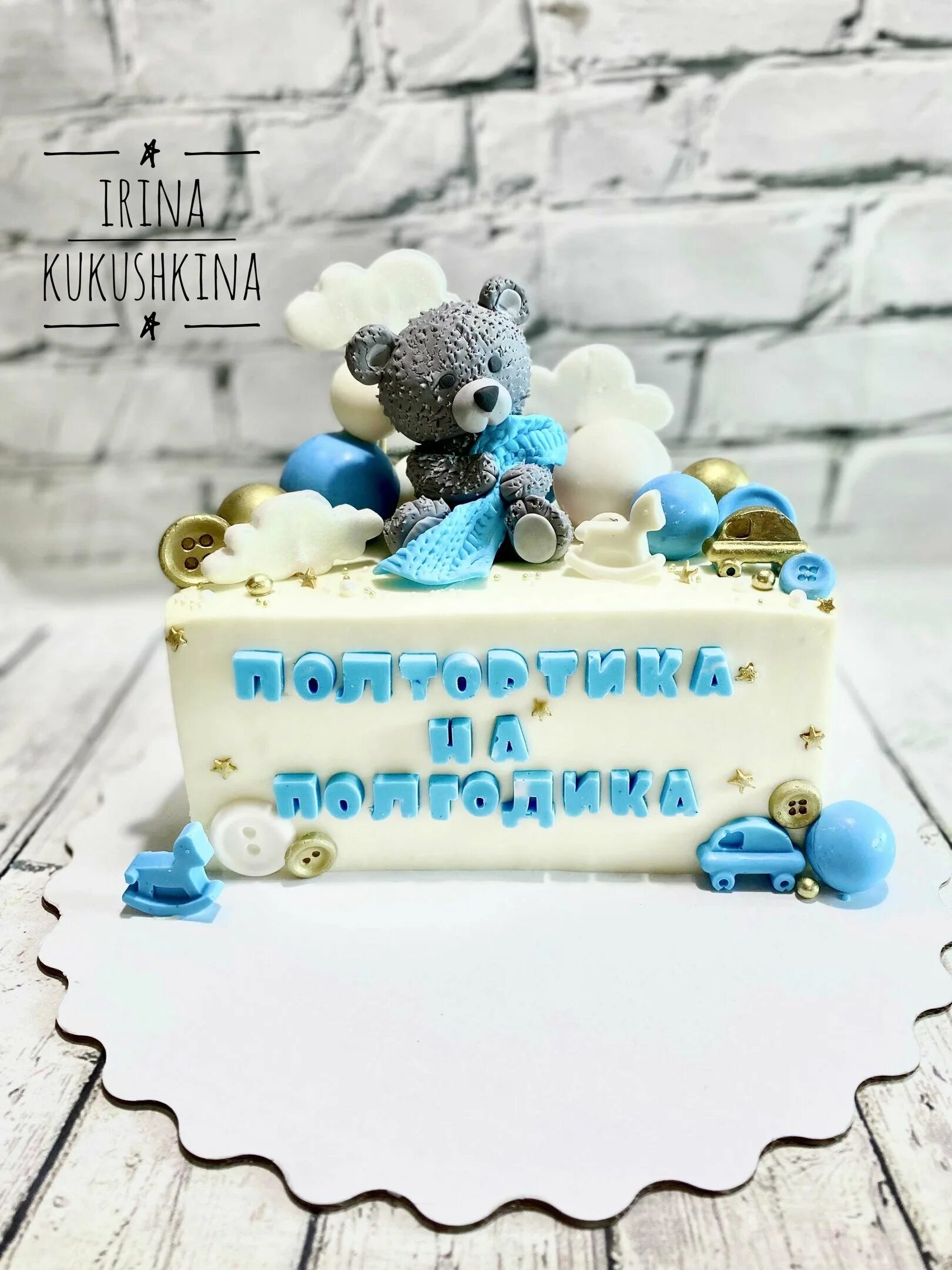 Полтортика на полгодика Сборка, выравнивание и украшение половины торта - YouTub