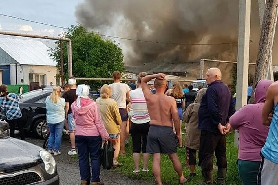 Воздух сегодня свежий. Город топки Кемеровской области. Пожар в Топках. Пожар в селе топки Кемеровская.