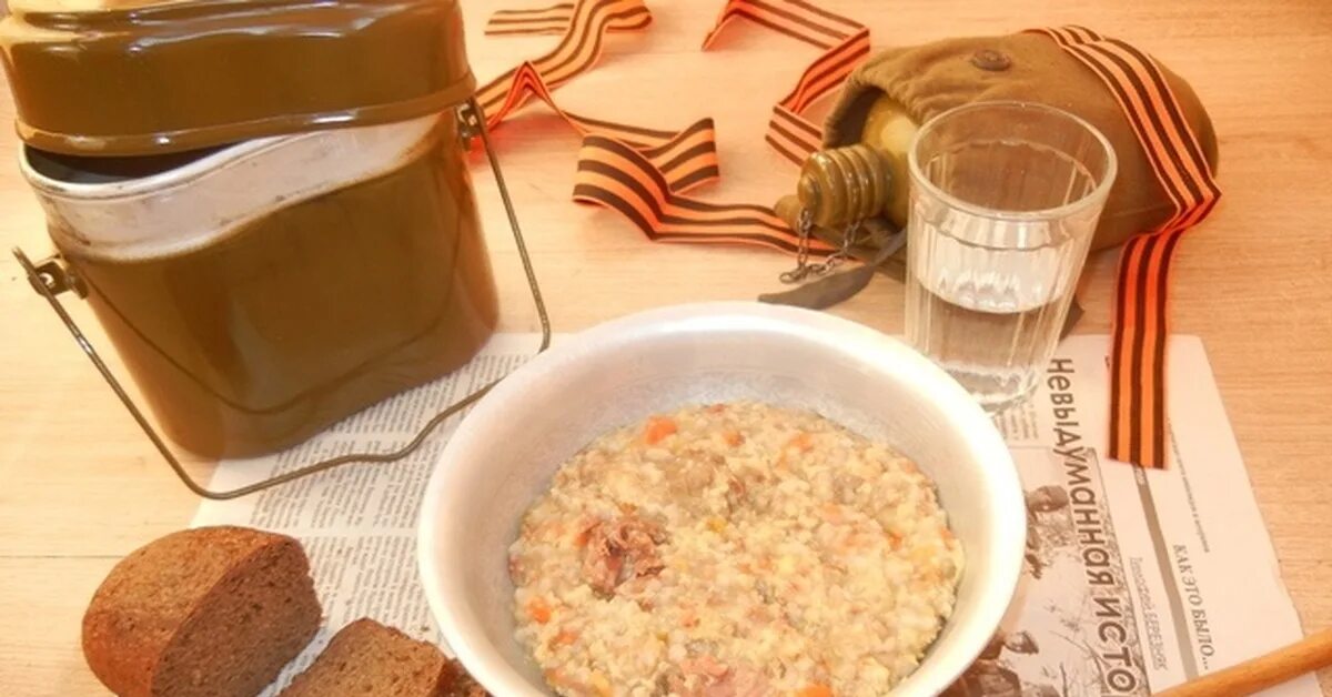 Солдатская каша это. Суворовская каша. Каша солдатская гречневая полевая. Современная полевая кухня. Армейская каша с тушенкой перловая.