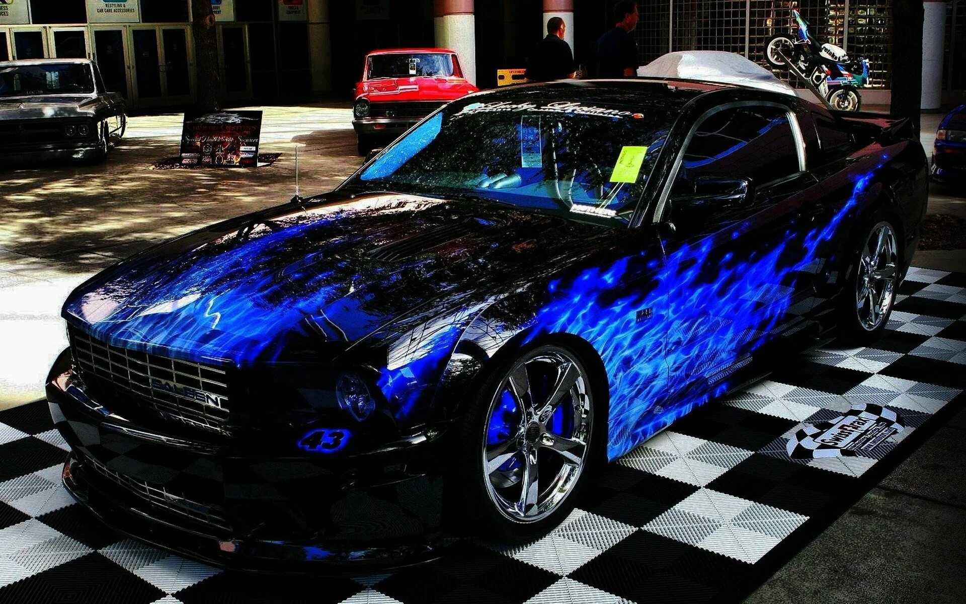 Черная голубая машина. Форд Мустанг хамелеон. Форд Мустанг черно синий. Ford Mustang gt хамелеон. Форд Мустанг в пленке.