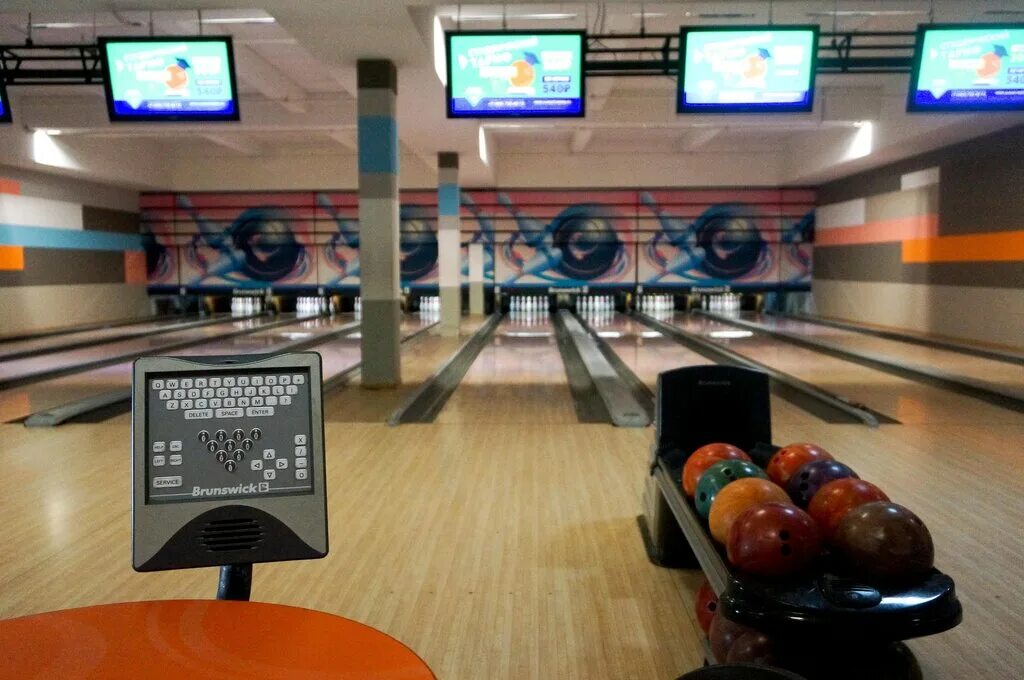 боулинг на тульской. боулинг в мореоне ясенево. сколько боулингов в москве. трц азовский москва. боулинг космик зигзаг.