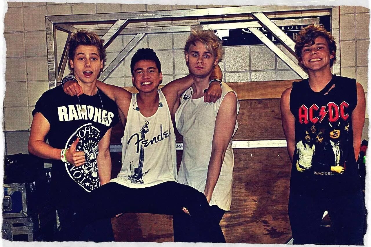 Two summer ago we. Эштон 5 seconds of Summer. The last ten seconds of Life. 5 Seconds of Summer Калум худ. The last ten seconds of Life Band.