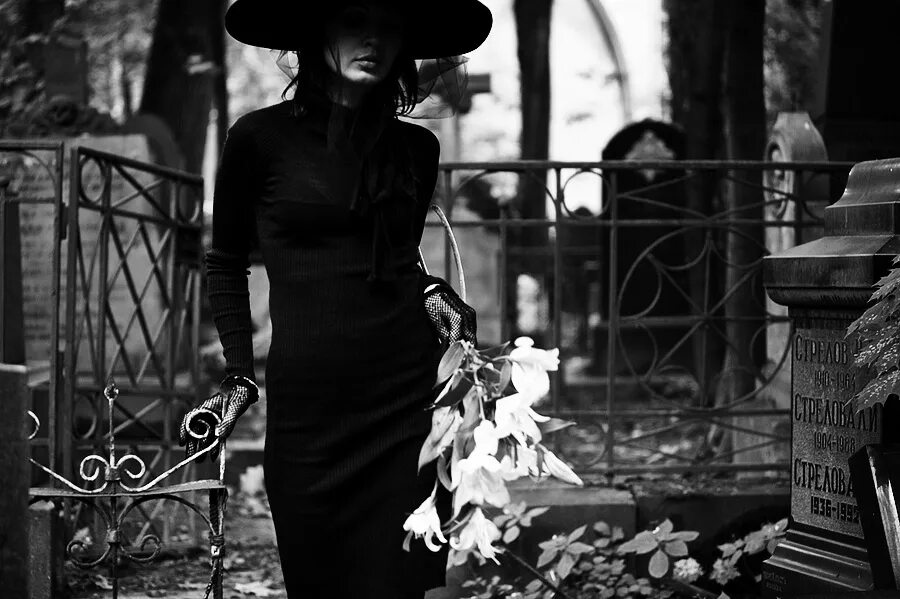 я встретил женщину средь уличного гула. я встретил женщину. девушка ждет. я встретил женщину средь уличного гула. я встретил женщину средь уличного гула.