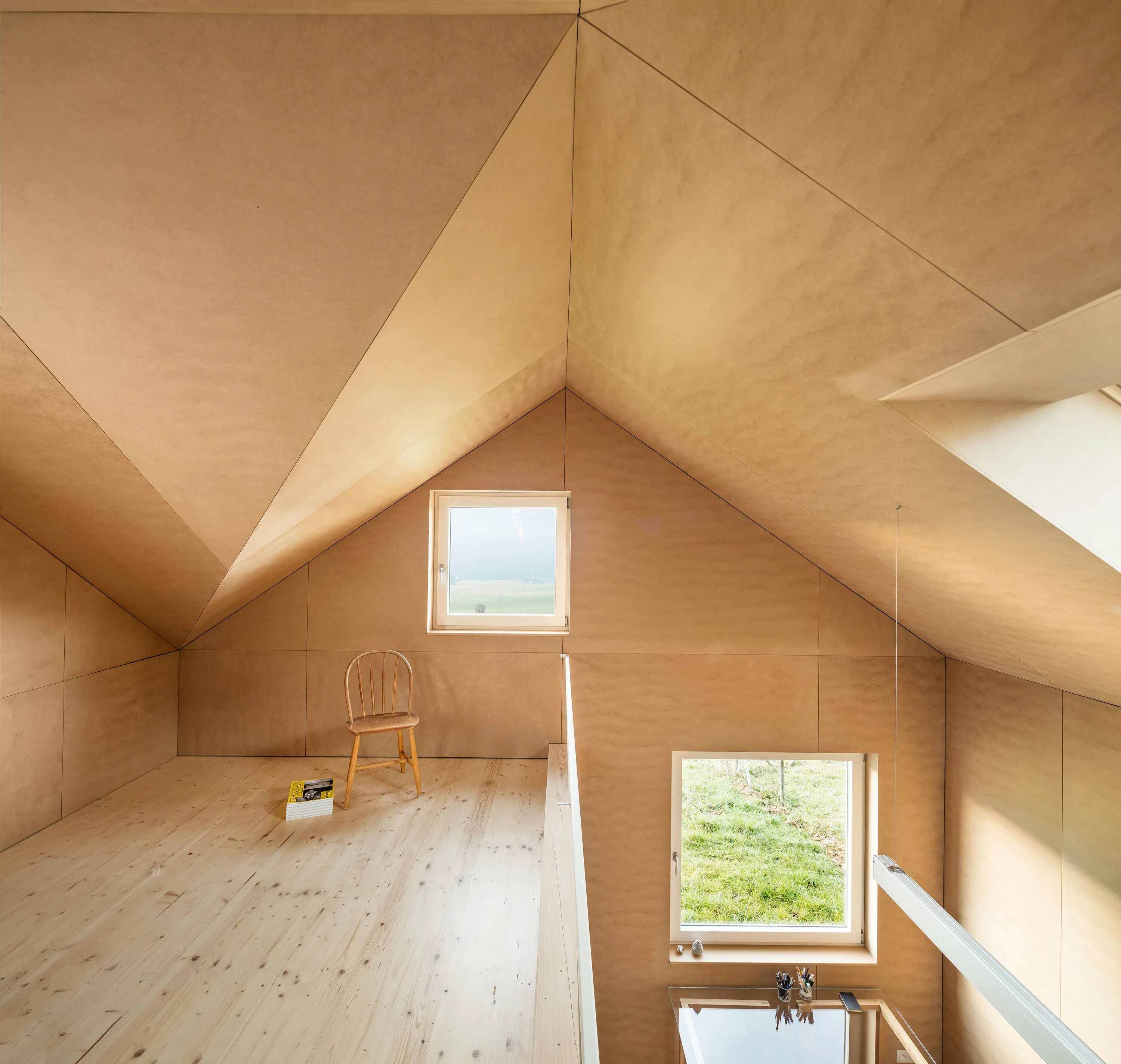 Мансардная кровля мансар франсуа. Фахверк с мансардой. Обустройство мансарды. Деревянная мансарда. Мансарда материалы.