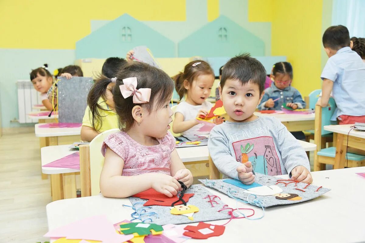 Картинка дети казахстана. Детям о Казахстане в детском саду. Казахстан дети в садике. Садики в Казахстане. Казахские дети детский сад.