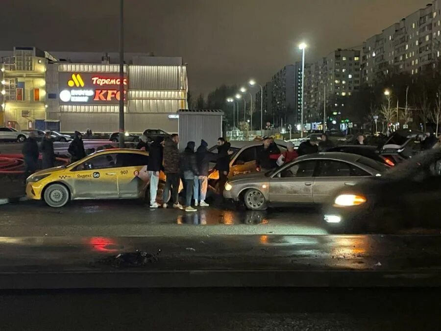 Островки на череповецкой улице. Островки на череповецкой улице. Островки на череповецкой улице. Островки на череповецкой улице. Островки на череповецкой улице.