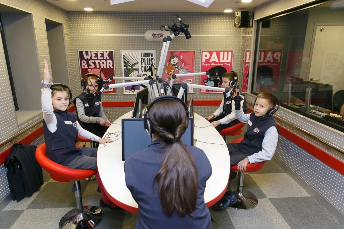 Кидзания автошкола. Kidzania в москве авиапарк. Город профессий москва кидзания. «кидзания» – детский парк профессий (москва). Парк кидзания в москве.