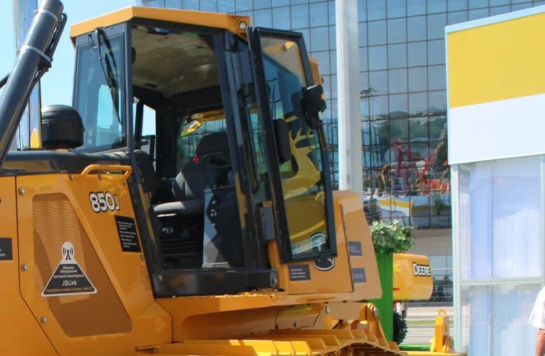 John deere 850j. Бульдозер Джон Дир 850. John Deere 850j салон. Кабина Джон Дир 850 бульдозер.