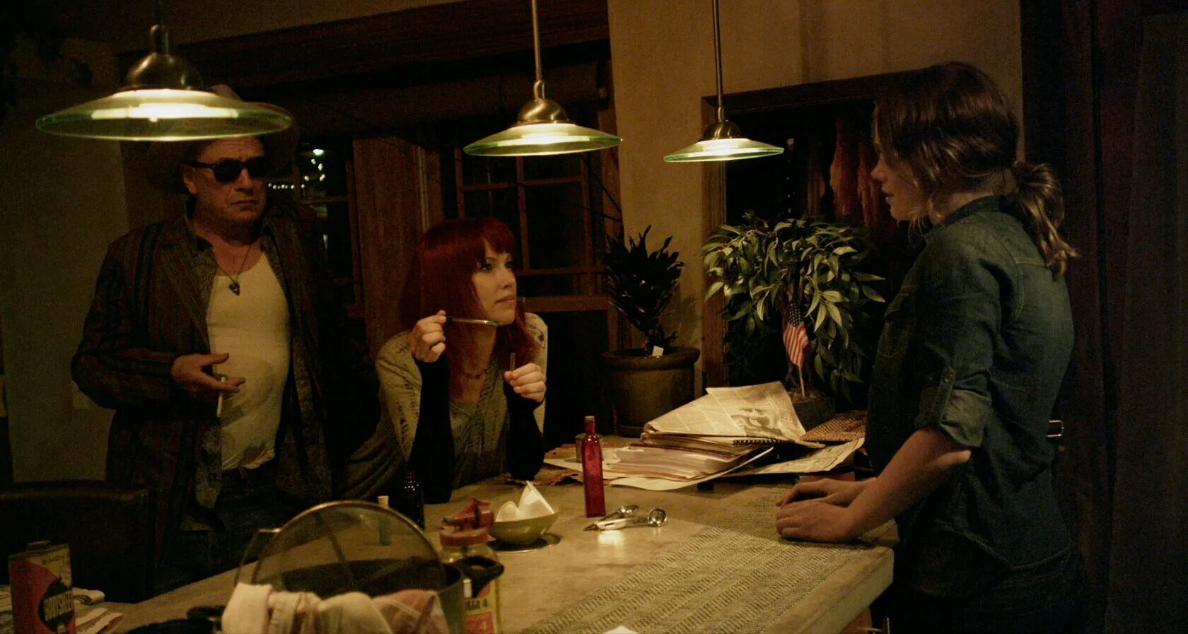 Dreama walker in compliance 2012. Эксперимент 2012. Секретный эксперимент 2012. Дрима уокер эксперимент повиновение. Эксперимент «повиновение» (compliance) 2012.