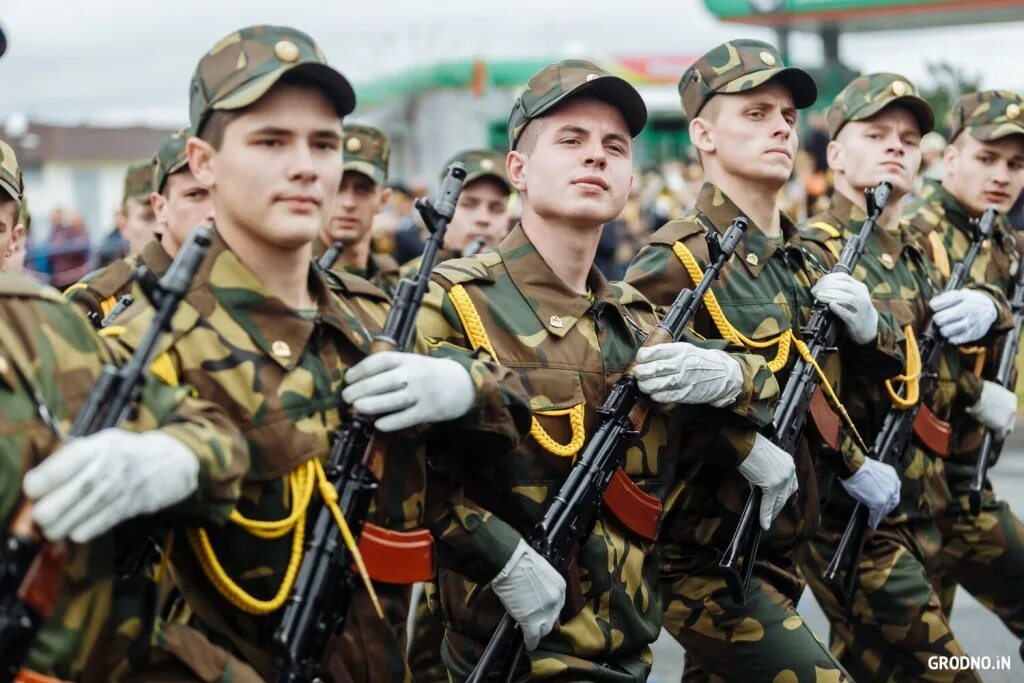 Контрактники в российской армии. Военная служба потконтракту. Военная экипировка ратник. Современная армия. Военные контрактники.