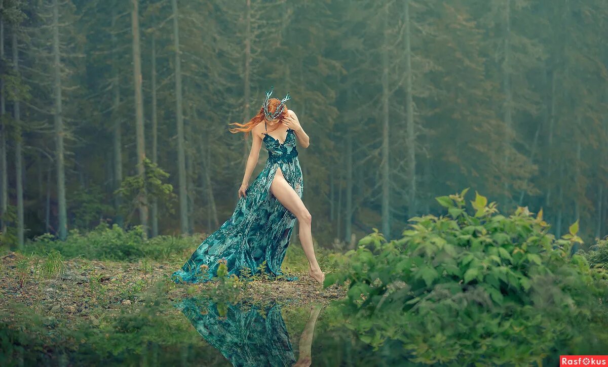 Наяда русалка. Нимфа озер. Славянская мифология мавка утопленница. Мавка славянская мифология. Русалка славянская мифология.