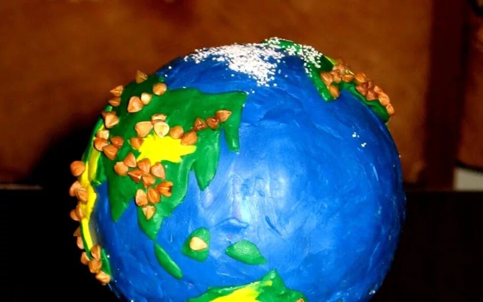 Из чего можно сделать шар землю. Макет земли. Поделка земля. Планета земля из пластилина. Глобус из пластилина.
