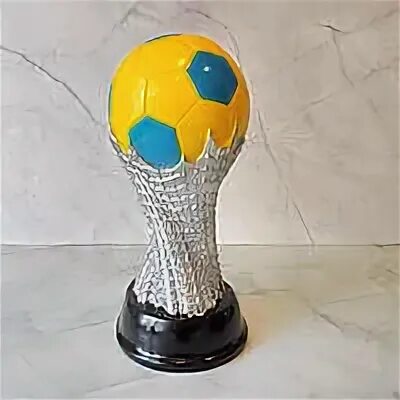 Что подарить любителю футбола