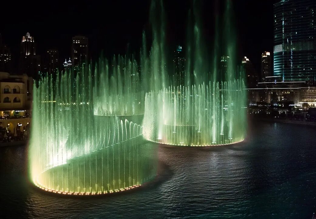 Дубайские фонтаны. Фонтан Дубай. Поющие фонтаны в Дубае. Фонтан Dubai Fountain. Шоу фонтанов в Дубае.