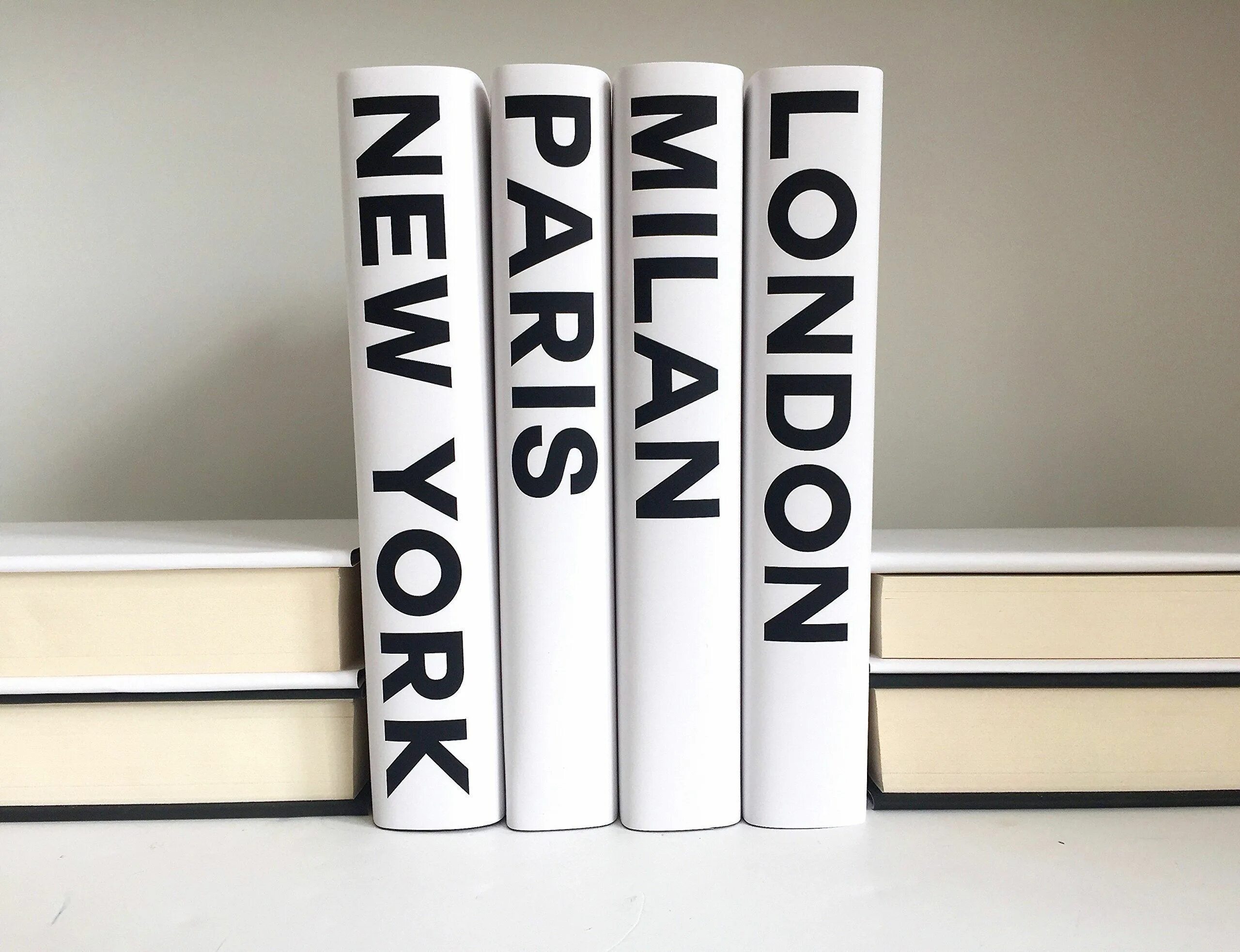Each book. Белые книги для декора. интерьерные обложки для книг. the fashion book. интерьерные книги о моде.