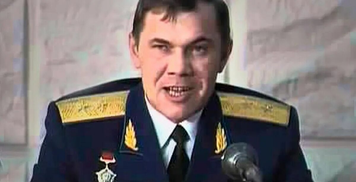 Лебедь дайте роту детей элиты. Александр лебедев военный. генерал лебедь в афганистане. генерал лебедев. александр лебедь 1995.