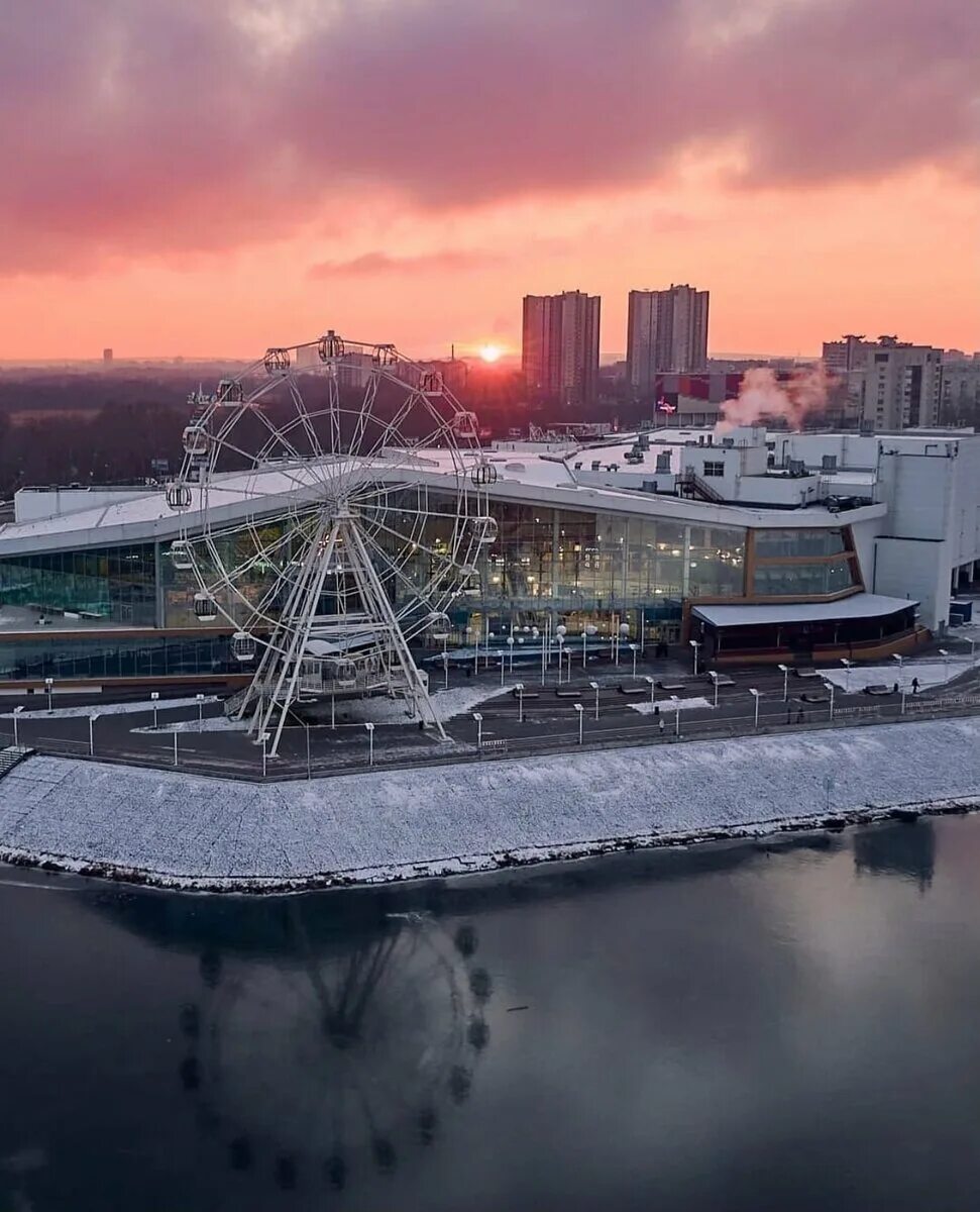 Аквамолл ульяновск сегодня. Аквамолл Ульяновск. ТЦ Аквамолл Ульяновск. Набережная Аквамолл Ульяновск. Аквамолл Новороссийск.