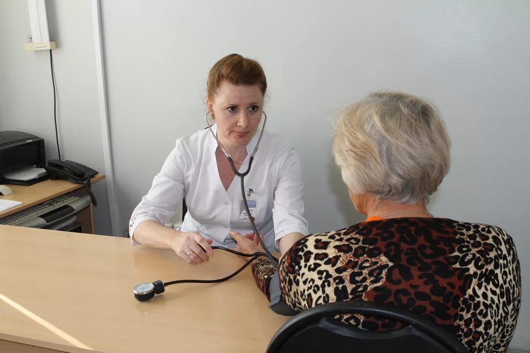 Кардиоцентр хабаровск палаты. Сотрудники кардиоцентра кемерово. 4 больница кемерово. Кемеровский кардиоцентр. Кемерово кардиоцентр запись.