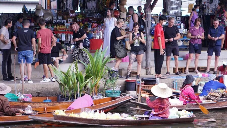 Ратчабури бангкок. Таиланд рынок еда. Паттайя плавучий рынок 2024. Маски Тайланда. Ратчабури Таиланд.