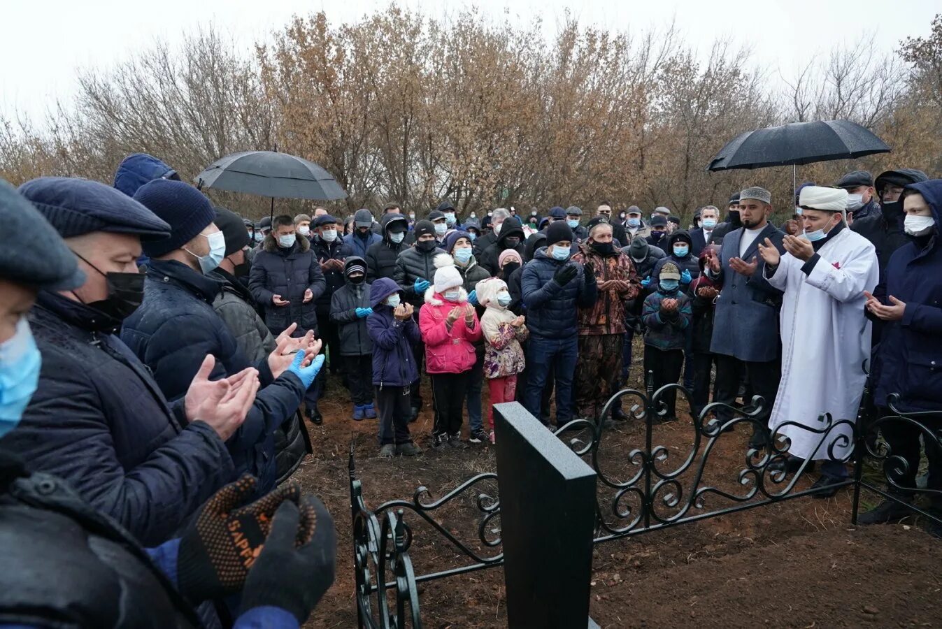 Когда будут похороны пухляша. Похороны мэра уфы ульфата мустафина. похороны ульфата мустафина мансуровича. могила ульфата мустафина.