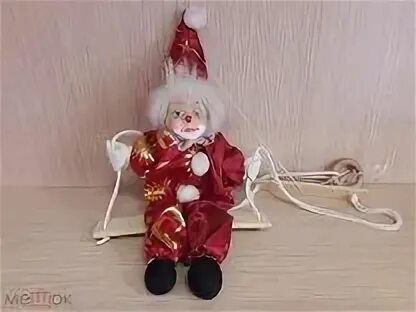 Веселый клоун аттракцион. Клоун кемерово парк чудес. Парк чудес кемерово хип хоп. Качели для кукол. Клоун керамический на качелях.