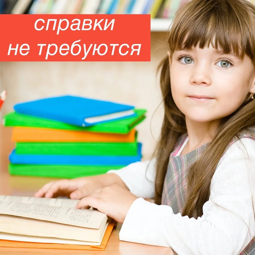 радостные первоклассники. мальчик первоклассник. фотосессия первоклассника в школе. школьники картинки. первоклассник.