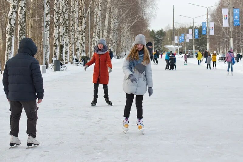 Парк Кирова каток. Каток на Кирова Ижевск. Каток в парке Кирова Ижевск. Каток парк Горького Ижевск. Каток киров цена