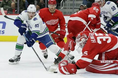 Detroit Red Wings goaltender Jimmy Howard (35) stops a shot by Vancouver Ca...