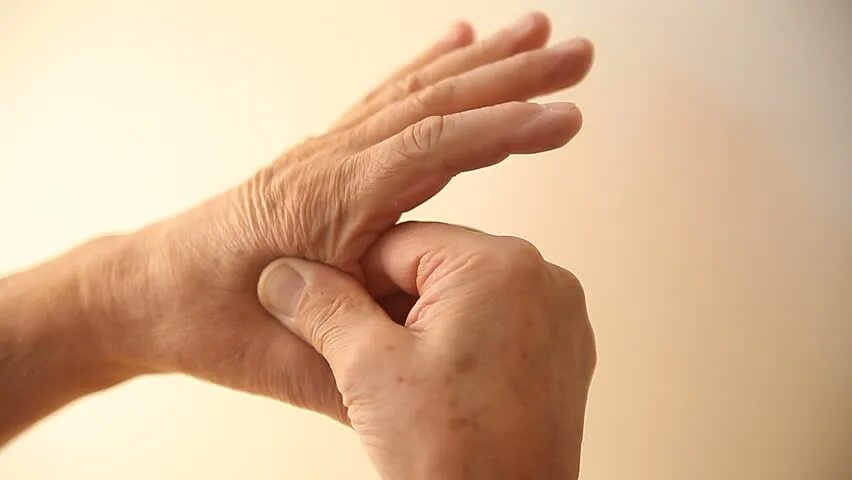 Болит сустав указательного пальца на руке. Болит сустав безымянного пальца. Болит сустав указательного пальца правой руки. Сустав указательного пальца левой руки.