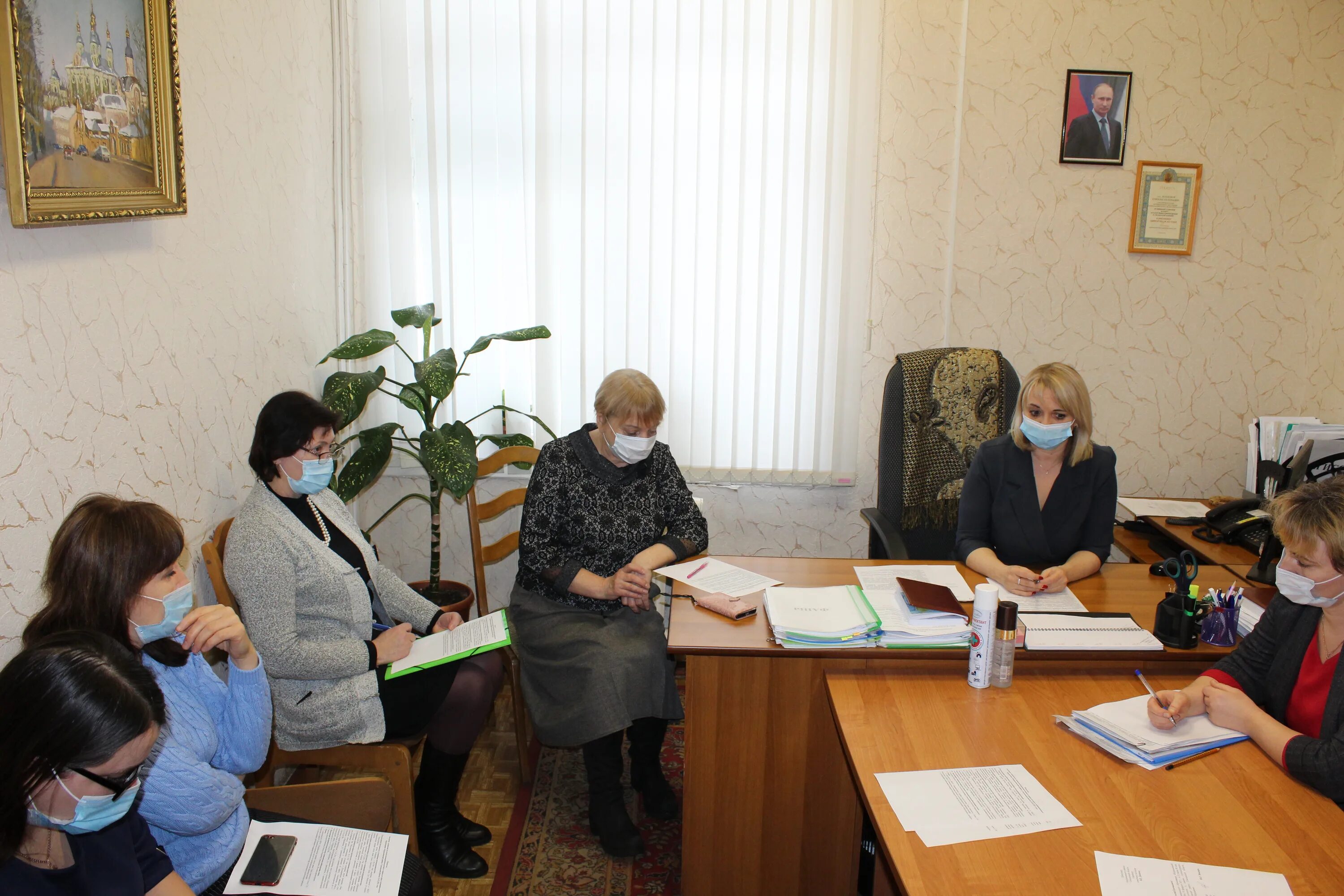 Комиссия по делам несовершеннолетних киров роза люксембург 3. Кдн киров. Кдн киров. Женский коллектив администрации. Женский коллектив администрации.