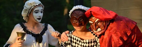 Беатриче и флориндо. Арлекин слуга двух господ джорджо стрелера. Итальянский театр дель арте маска тарталья. Маска бригелла комедия дель арте. Белоснежка: месть гномов (2012).