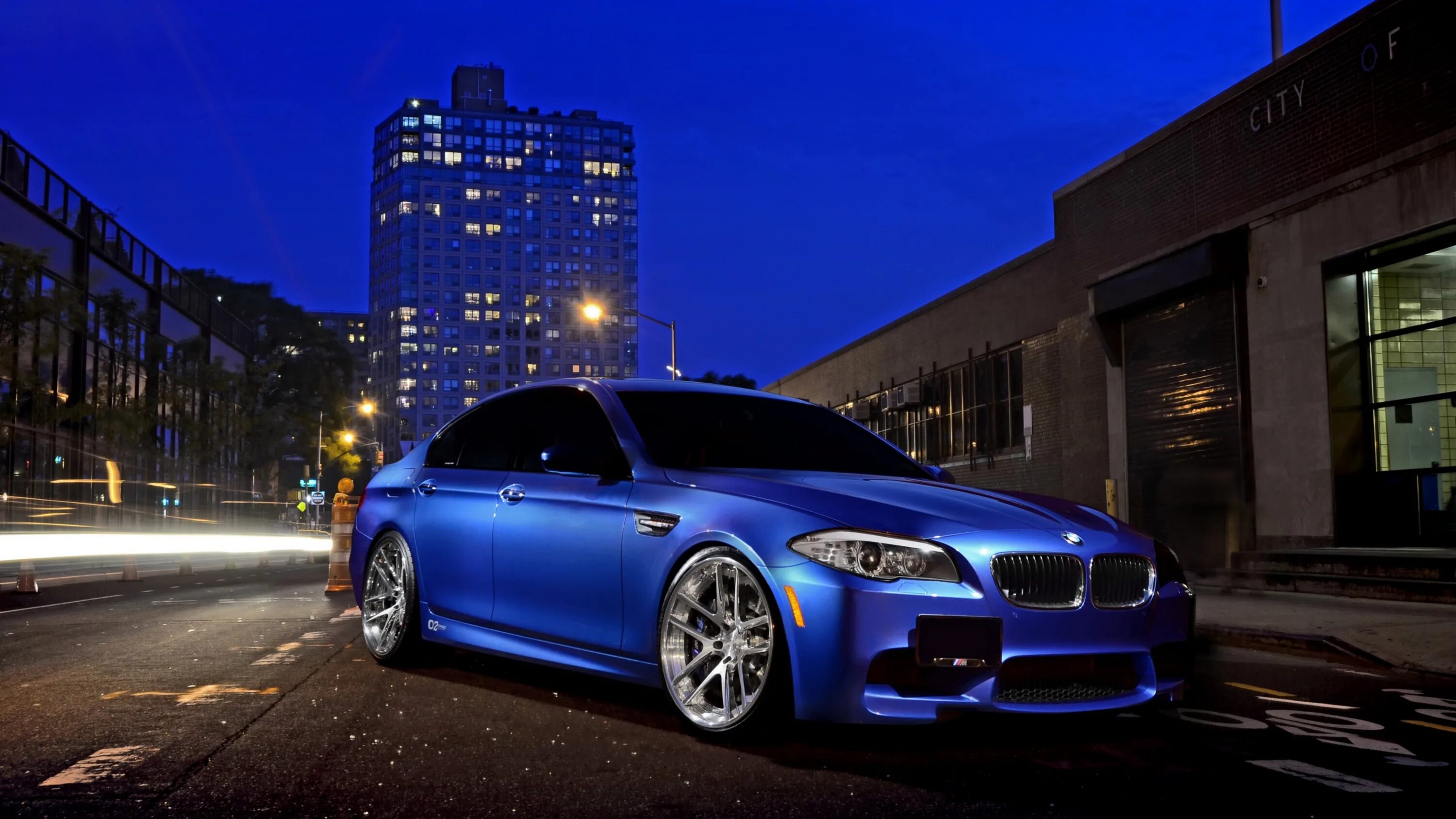 Night blue перевод. Bmw m5 f10. bmw m5 f10 night. bmw m5 f10 monte carlo blue. bmw 5 f10 ночь.
