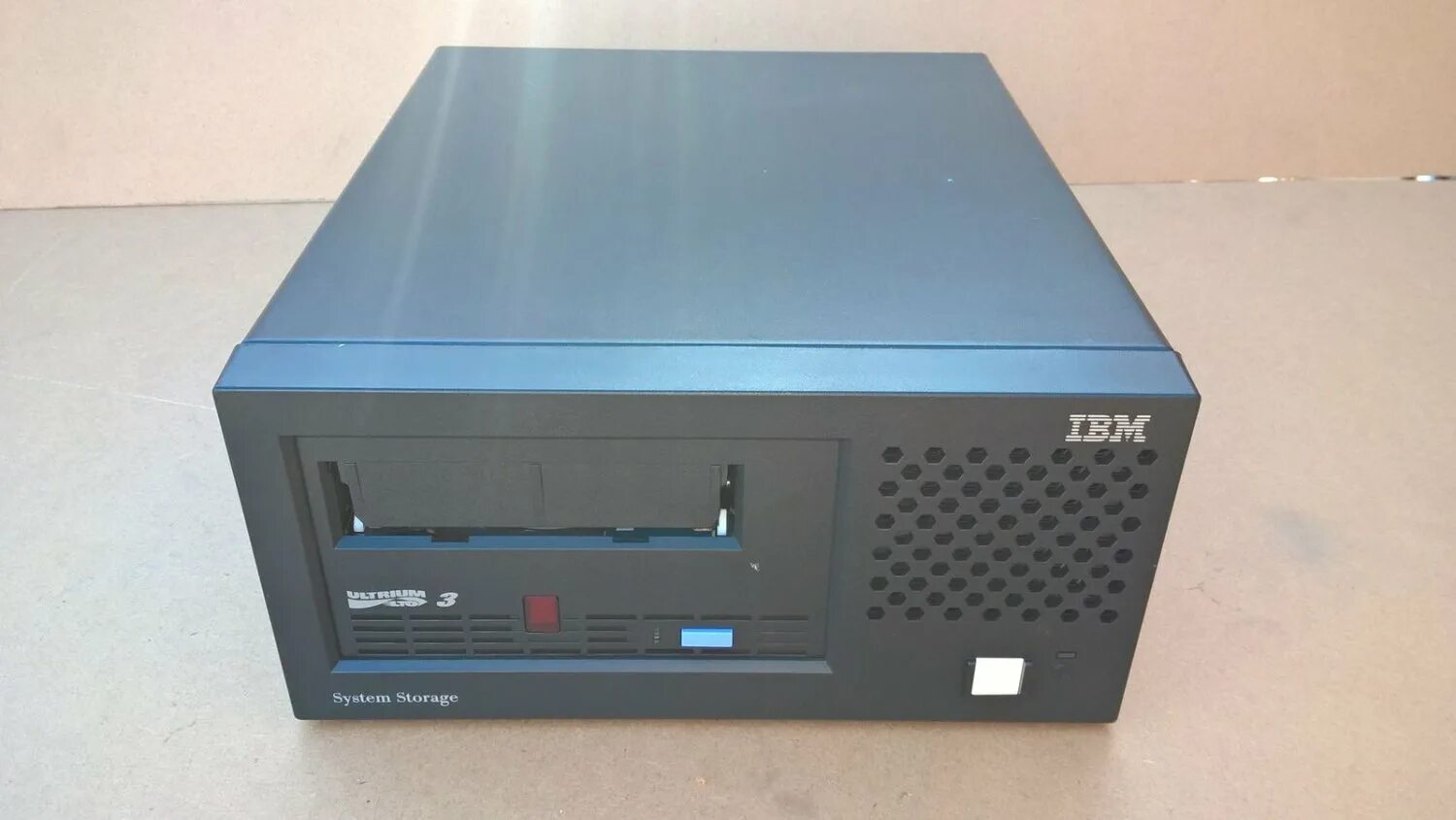 Ibm lto. Ultrium lto3. Привода LTO-8 IBM. LTO-3. IBM Ultrium.