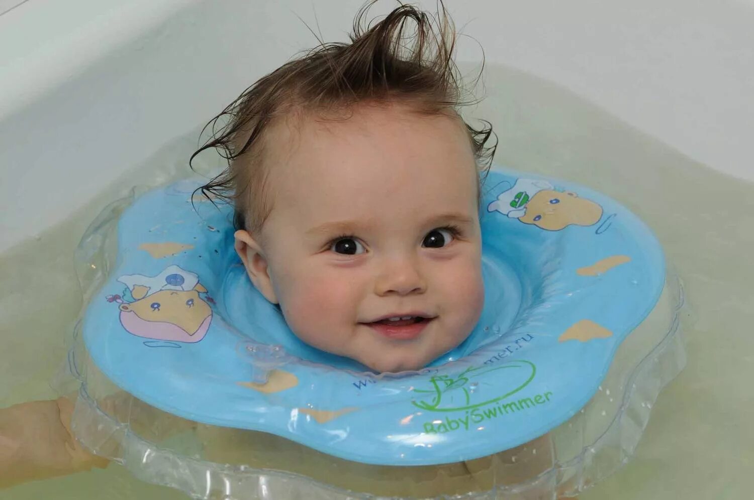 Круг Baby swimmer для купания новорожденных. Круг для малышей для купания в ванной. Круг для купания новорожденных в ванной. Круг для ванны для новорожденных.