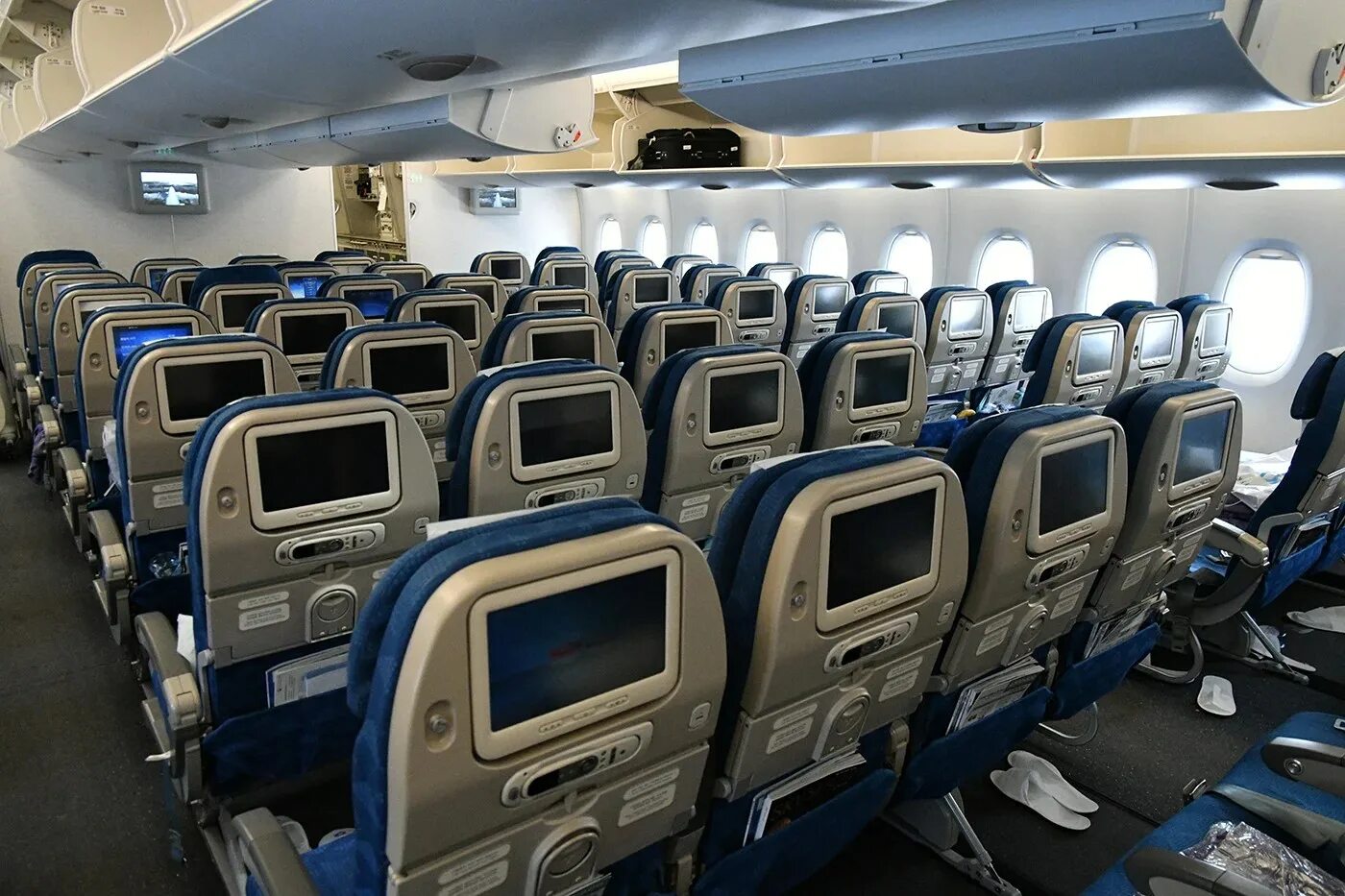 Аэробус а380 салон. Airbus a380 внутри. Эйрбас 380 салон. Аэробус а380 салон. Самолёт airbus a380 салон.