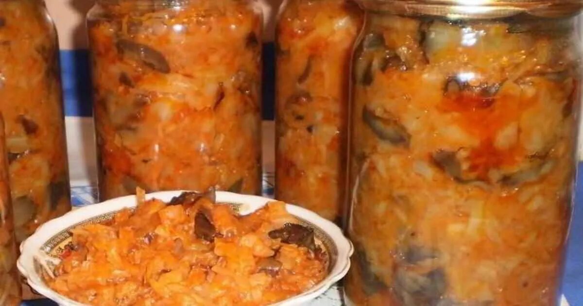 Морковь с грибами на зиму. Грибная солянка на зиму. солянка с шампиньонами и капустой на зиму. солянка на зиму фото. заготовки на зиму.
