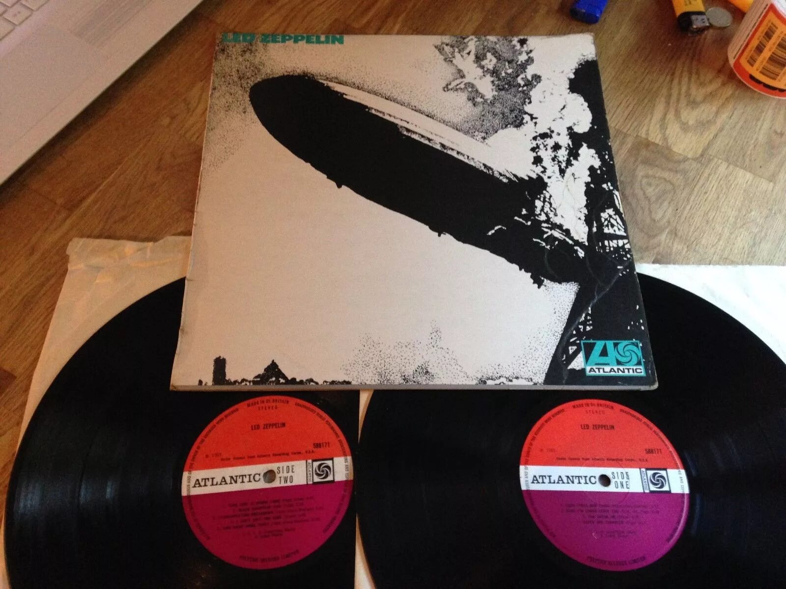 Led Zeppelin 1 винил. Led Zeppelin 1 LP. Led Zeppelin 1969 led Zeppelin LP. Led Zeppelin 1 1969 LP Label.