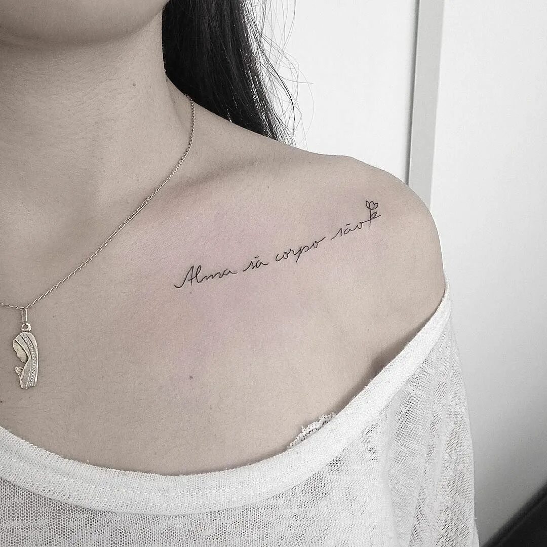 татуировка на ключице надпись. красивые тату на ключице для девушек. тату надпись на ключице. тату на ключице для девушек надписи. эскизы тату на ключице для девушек надписи.