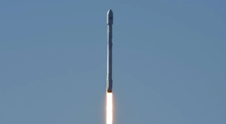 Click to launch. Ракета драгон. Ракета дракон. Falcon 9 сколько двигателей.