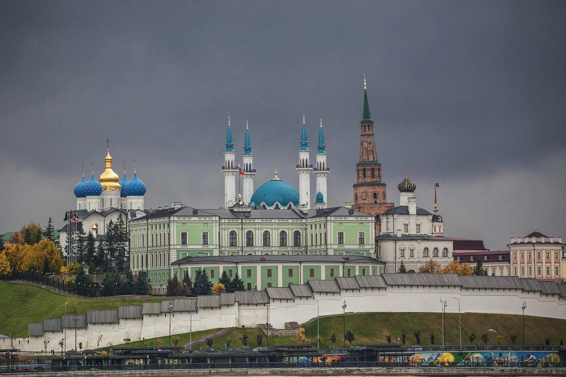 Комплекс казанского кремля. Казанский Кремль Казань. Историко-архитектурный комплекс «Казанский Кремль» (Казань). Казань Кремль ЮНЕСКО. 2000. Историко-архитектурный комплекс Казанского Кремля.