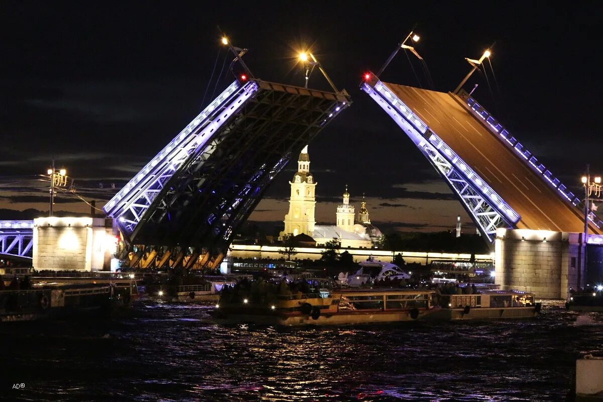 Развод мостов в Санкт-Петербурге. Разводной мост в Питере. Дворцовый мост в Санкт-Петербурге. Мосты Санкт перетрубрг разводной.