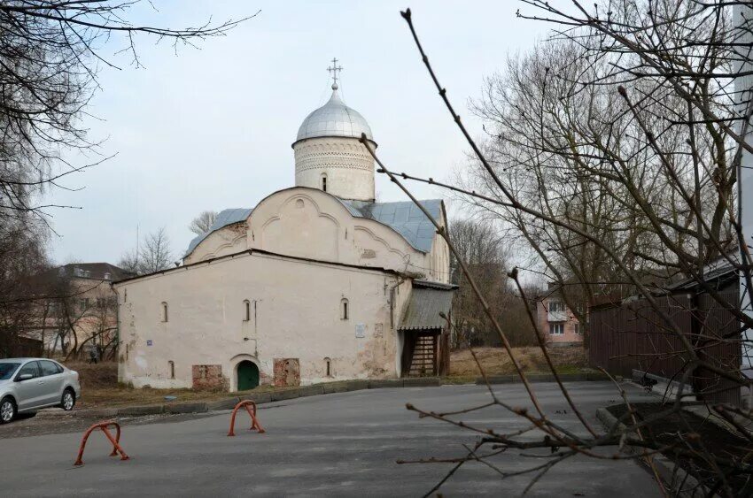 Церковь климента на иворове улице. Церковь климента великий новгород. Церковь климента великий. Однокупольный храм в новгороде. Однокупольные храмы великого новгорода.
