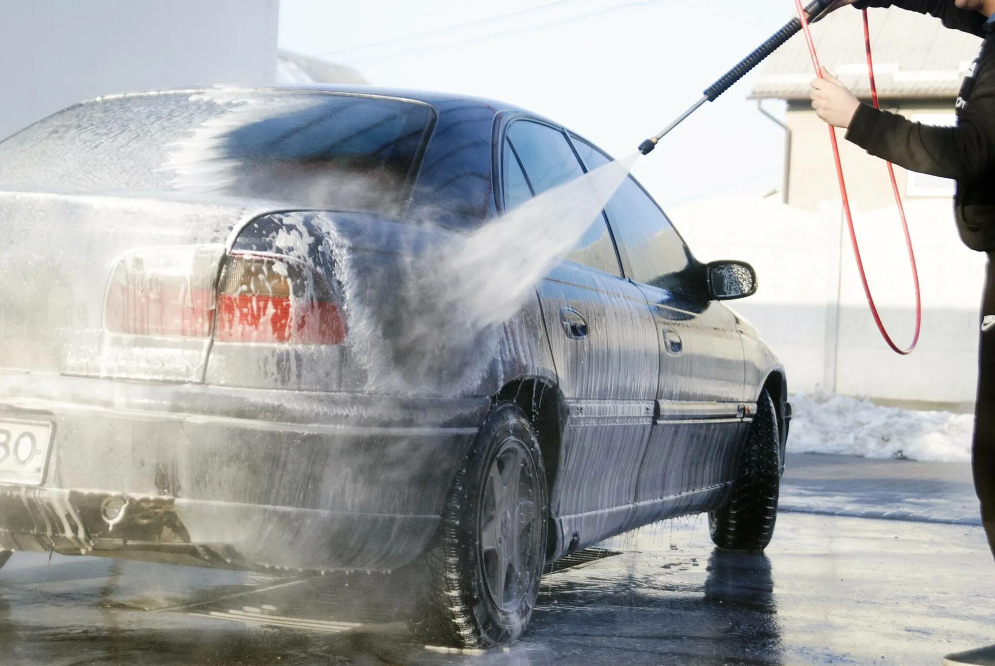 Пеню авто. Мойка автомобиля. Мытье машины. Помывка автомобиля. Автомобиль автомойка.