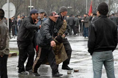 киргизия в апреле. 7 апрель кыргызстан. 7 апрель революция кыргызстана. 7 апрель революция кыргызстана. революция 2010 года в кыргызстане.