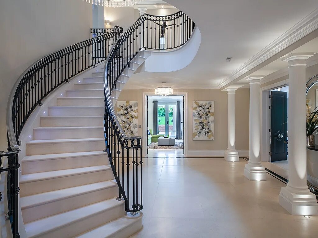 Перила внутри. Полувинтовая бетонная лестница. Кованые перила. Лестничные перила. Перила для лестницы.