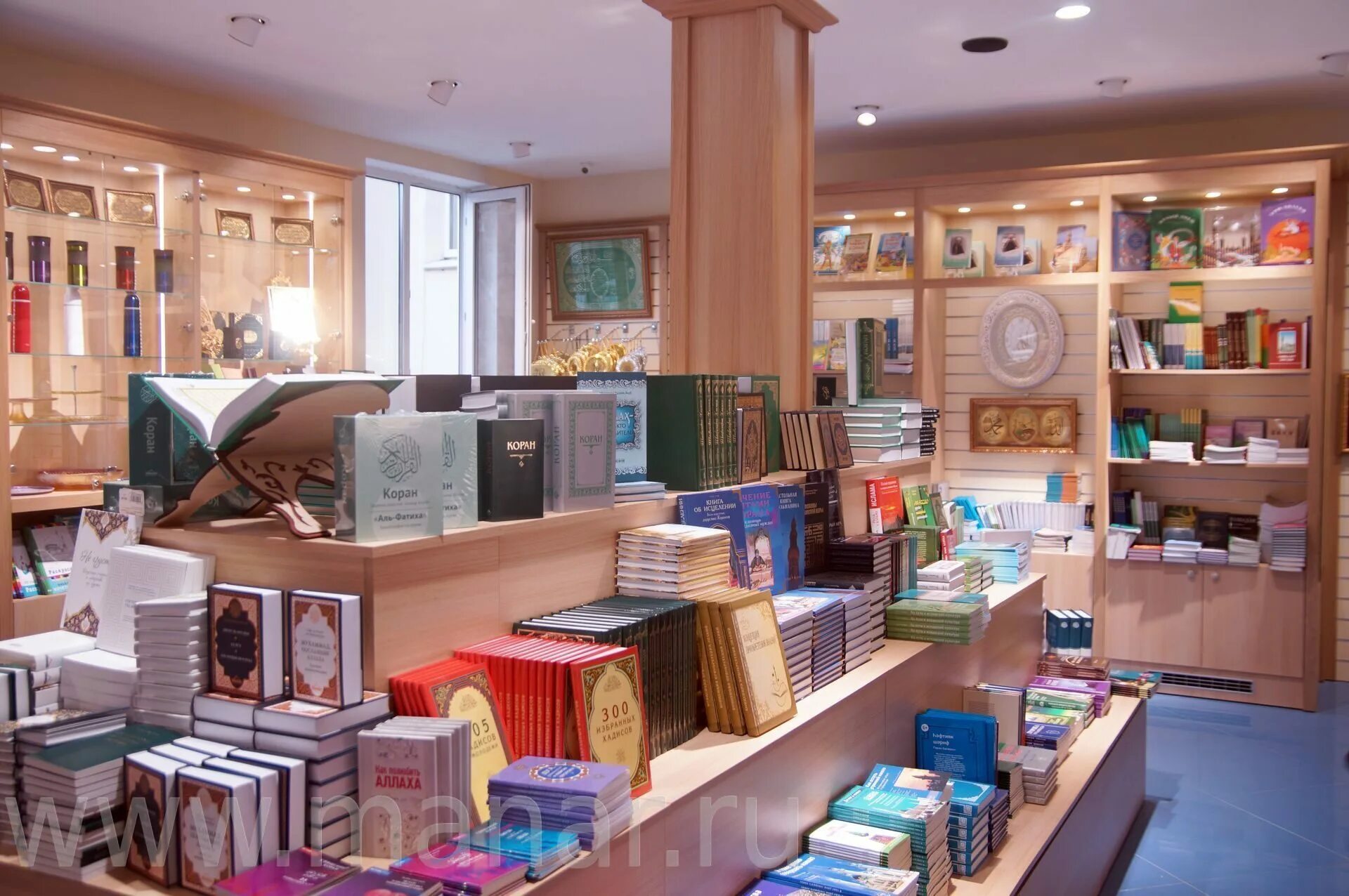 мусульманская одежда магазин ирада. мусульманский магазин казань. хиджаб. магазин мусульманской одежды вывеска. мусульманские магазины в москве.