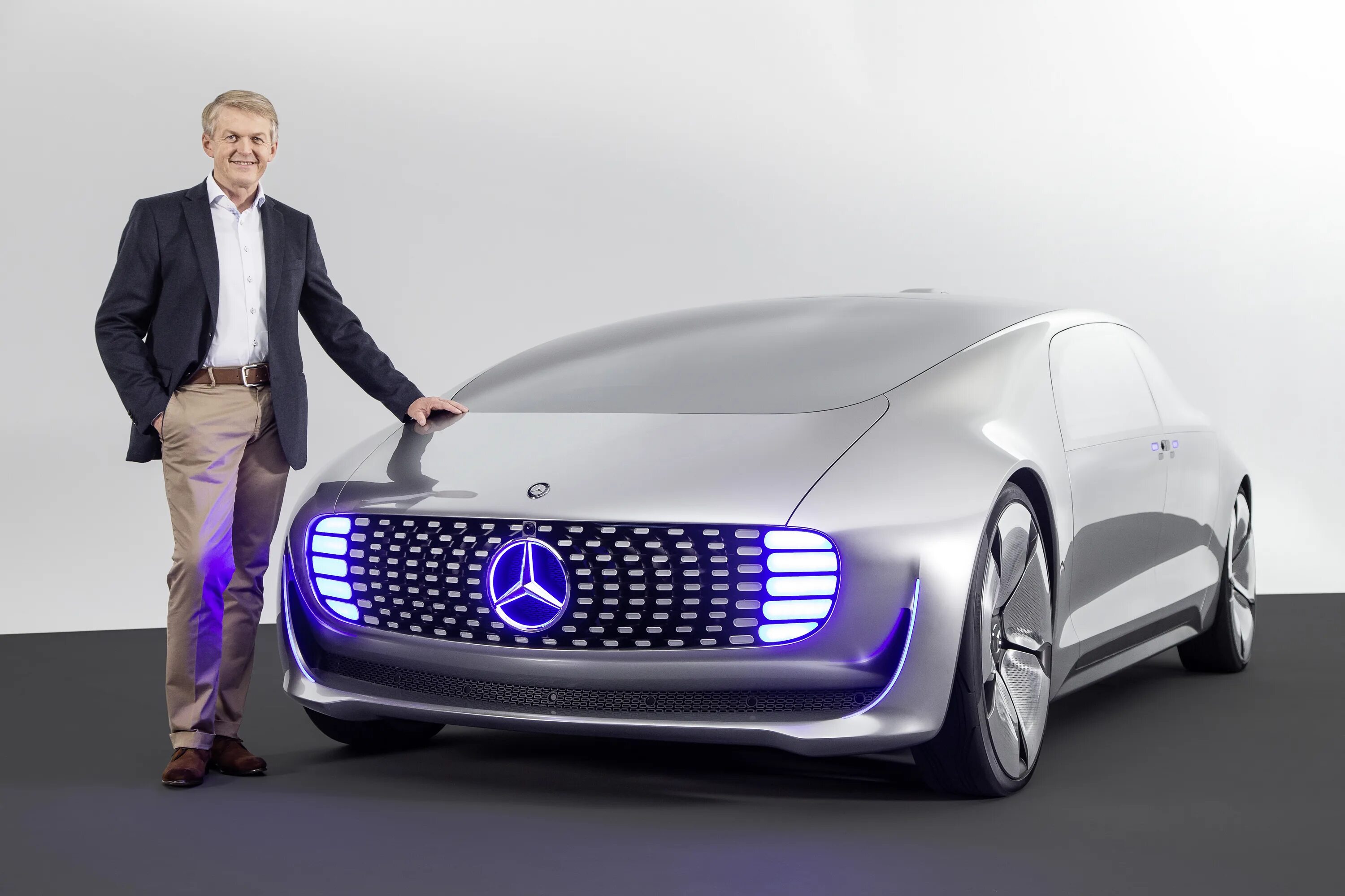 Рейтинг автомобилей в 2024 году. Mercedes f015. Mercedes-Benz f 015 Luxury in Motion 2015. Мерседес Бенц ф 015. Mercedes Benz f015 Concept.